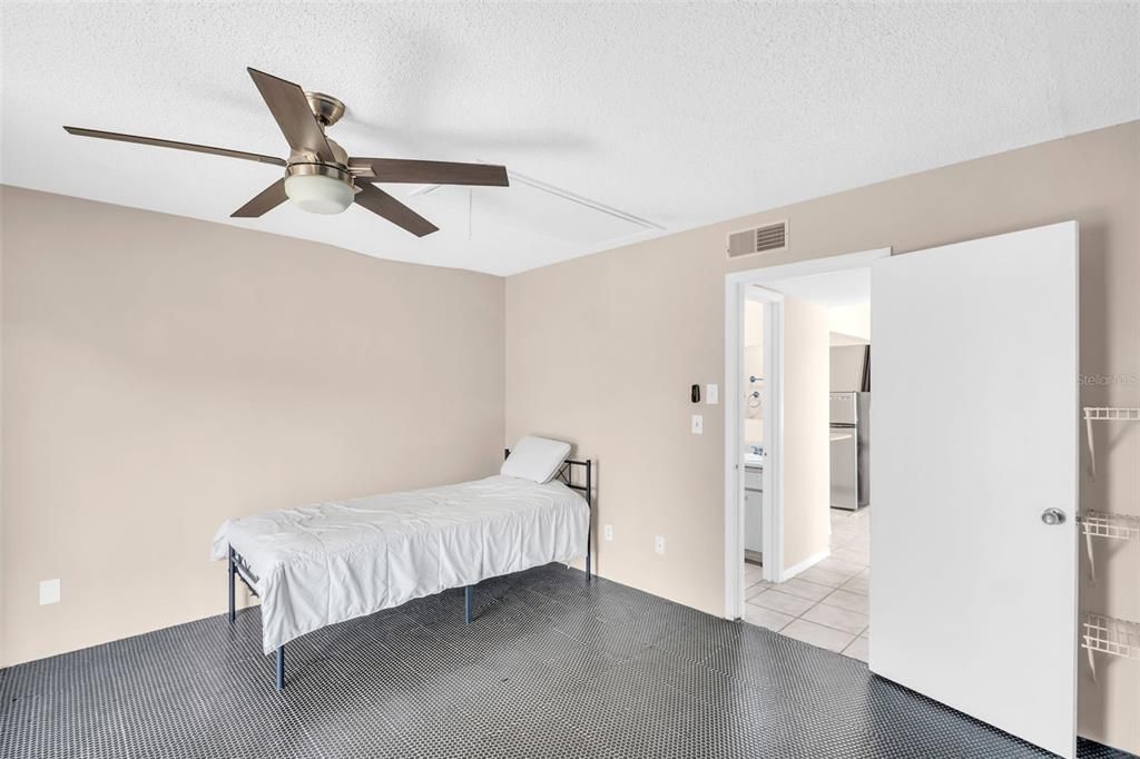 На продажу: $110,000 (1 спален, 1 ванн, 593 Квадратных фут)