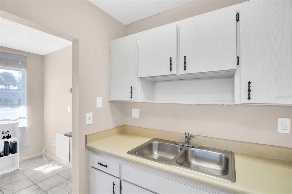 На продажу: $110,000 (1 спален, 1 ванн, 593 Квадратных фут)