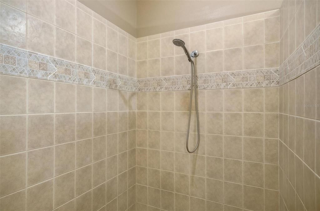 For Sale: $624,400 (6 beds, 4 baths, 3468 Square Feet)