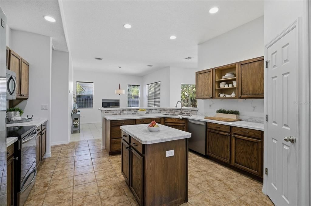 For Sale: $624,400 (6 beds, 4 baths, 3468 Square Feet)