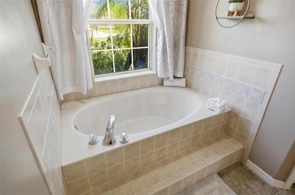 For Sale: $624,400 (6 beds, 4 baths, 3468 Square Feet)