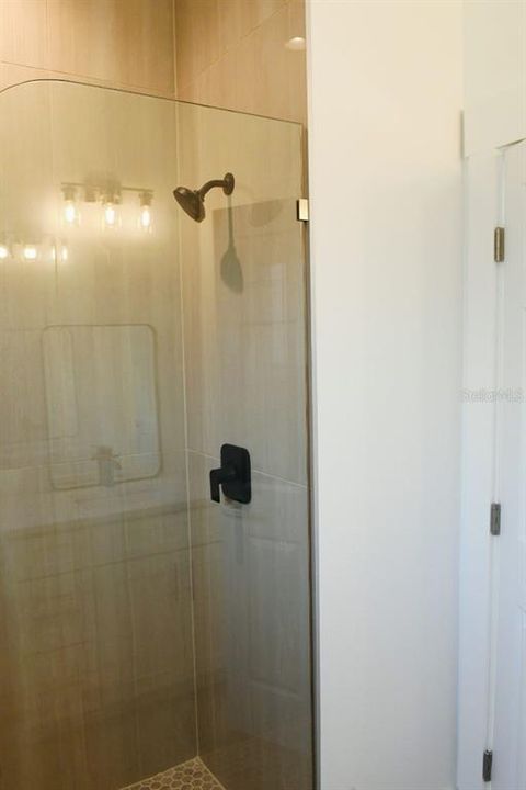 En Venta: $535,500 (6 camas, 0 baños, 2360 Pies cuadrados)