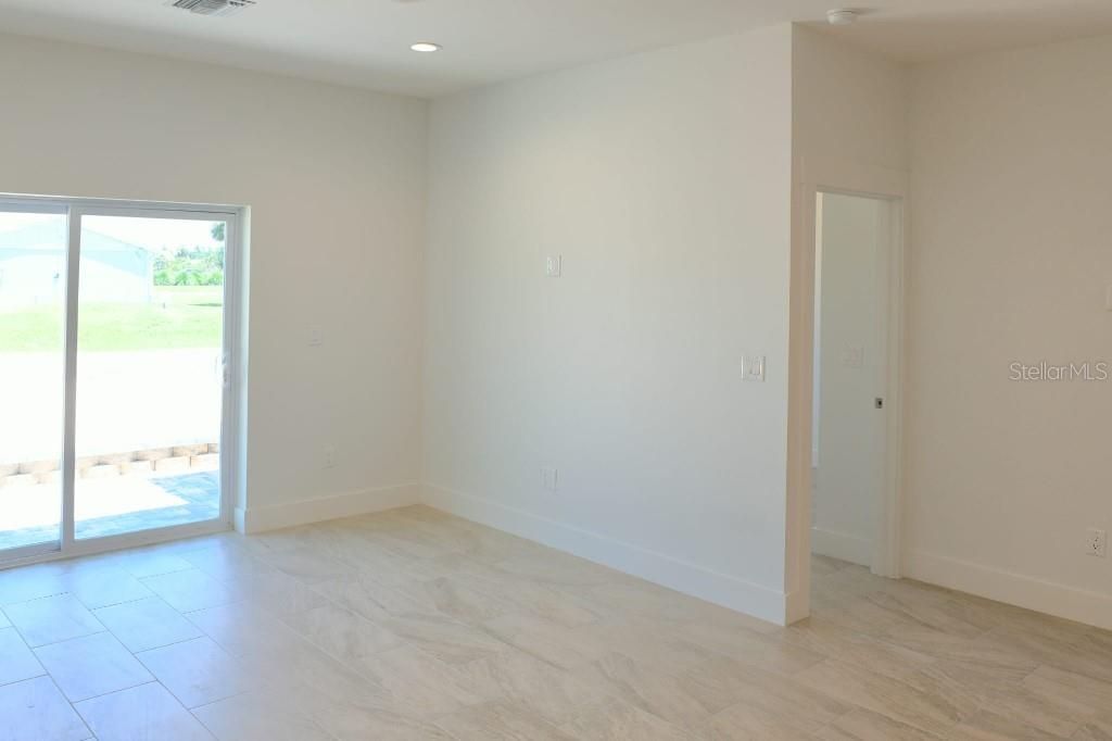 En Venta: $535,500 (6 camas, 0 baños, 2360 Pies cuadrados)