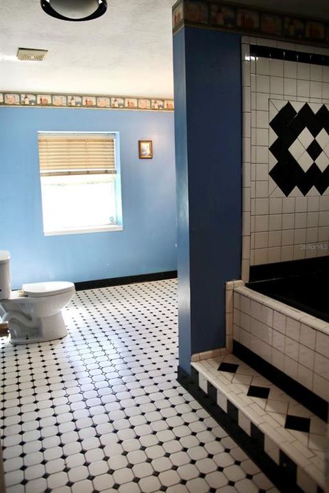 待售: $399,000 (5 贝兹, 2 浴室, 3737 平方英尺)