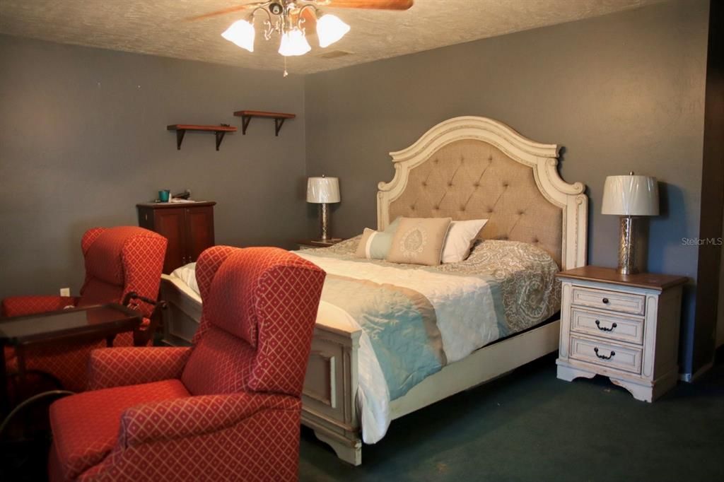 待售: $399,000 (5 贝兹, 2 浴室, 3737 平方英尺)