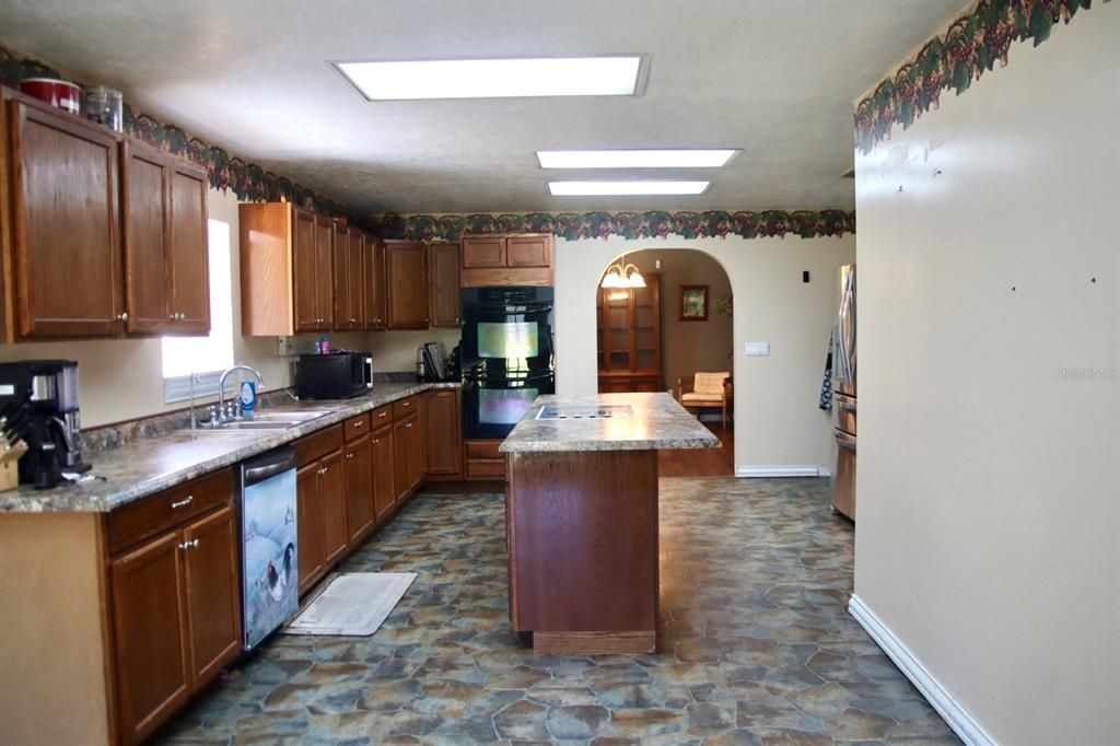 待售: $399,000 (5 贝兹, 2 浴室, 3737 平方英尺)