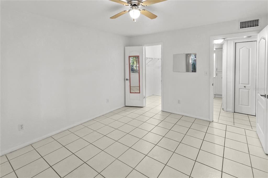 Под контрактом: $129,500 (1 спален, 1 ванн, 576 Квадратных фут)