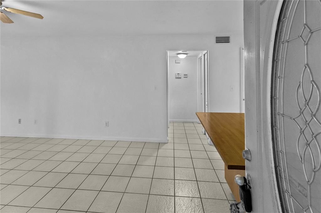 Под контрактом: $129,500 (1 спален, 1 ванн, 576 Квадратных фут)