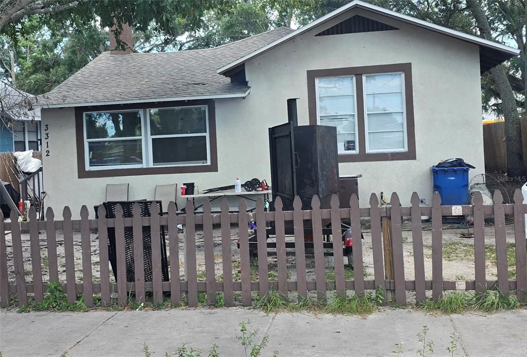 For Sale: $400,000 (4 beds, 2 baths, 1692 Square Feet)