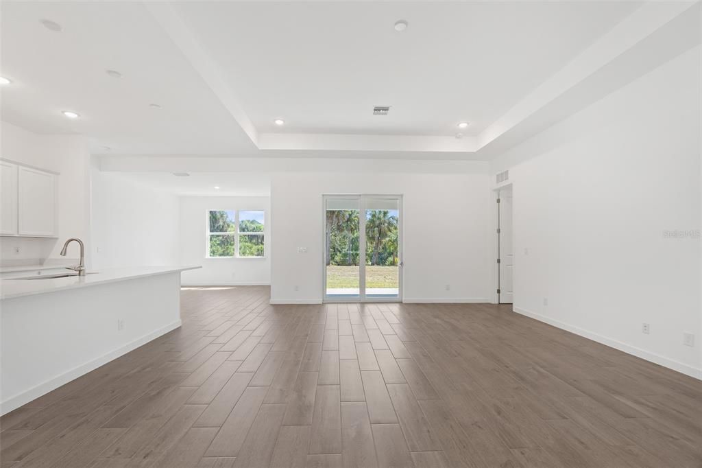 For Sale: $369,000 (3 beds, 2 baths, 1746 Square Feet)