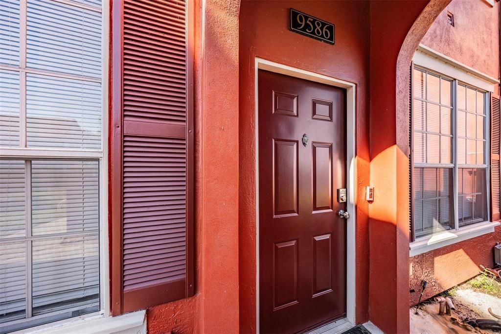 Active With Contract: $155,000 (1 beds, 1 baths, 554 Square Feet)