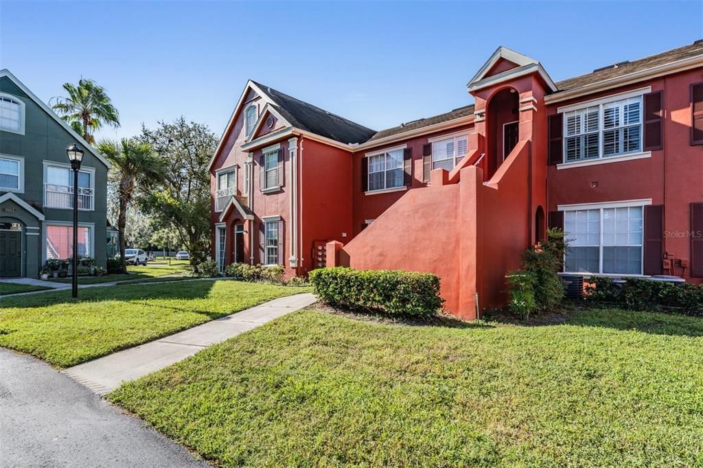 Active With Contract: $155,000 (1 beds, 1 baths, 554 Square Feet)