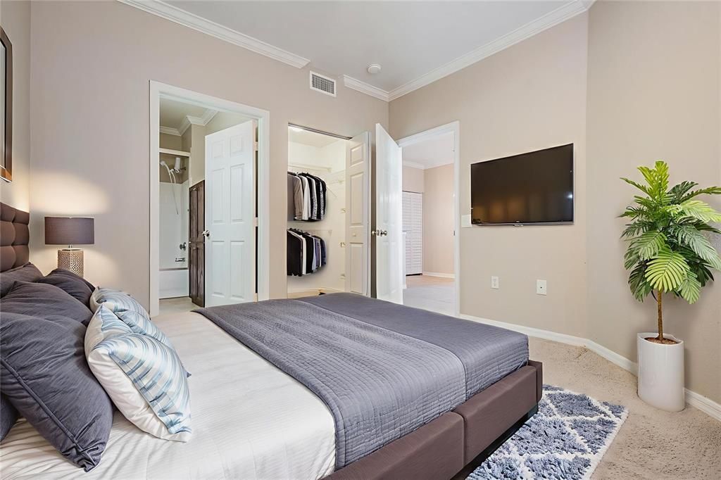 Active With Contract: $155,000 (1 beds, 1 baths, 554 Square Feet)
