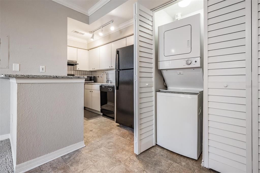 Active With Contract: $155,000 (1 beds, 1 baths, 554 Square Feet)