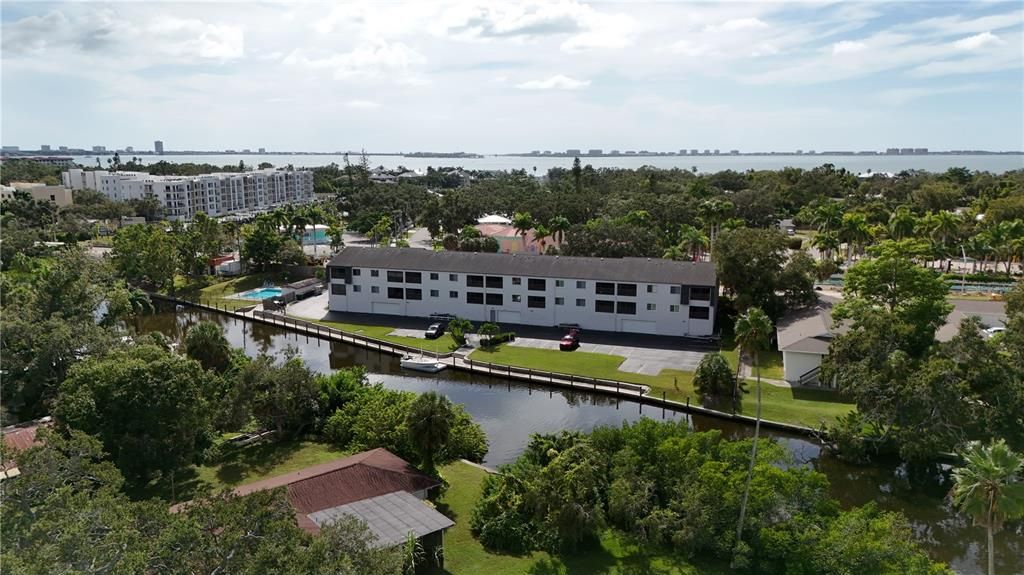 For Rent: $2,199 (2 beds, 2 baths, 958 Square Feet)