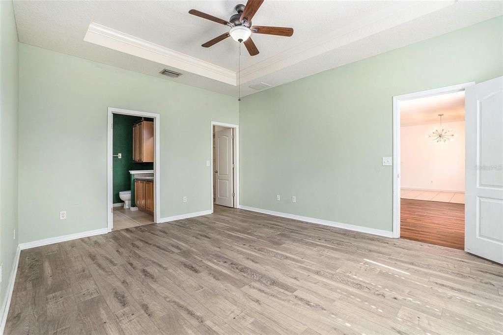 Active With Contract: $260,000 (3 beds, 2 baths, 1588 Square Feet)