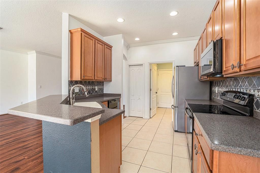 Active With Contract: $260,000 (3 beds, 2 baths, 1588 Square Feet)