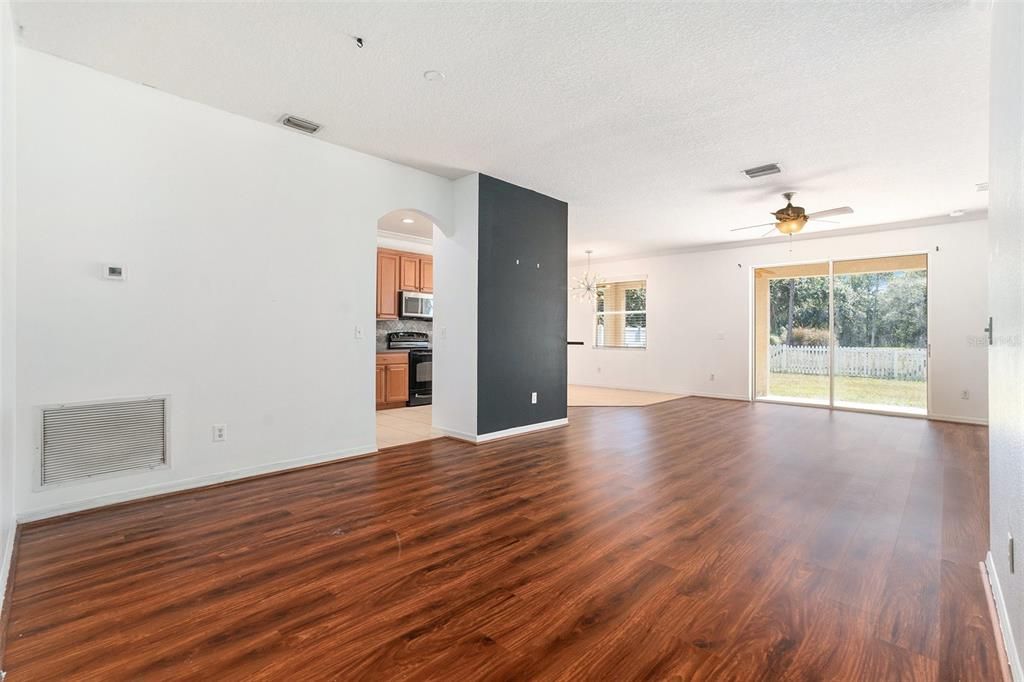 Active With Contract: $260,000 (3 beds, 2 baths, 1588 Square Feet)