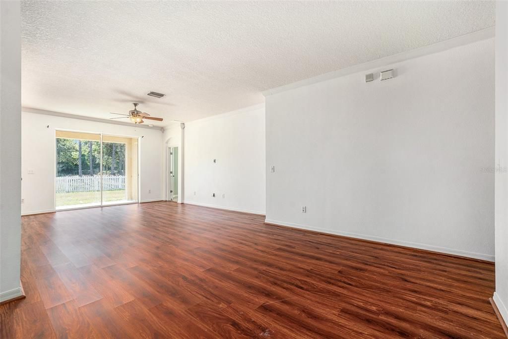 Active With Contract: $260,000 (3 beds, 2 baths, 1588 Square Feet)