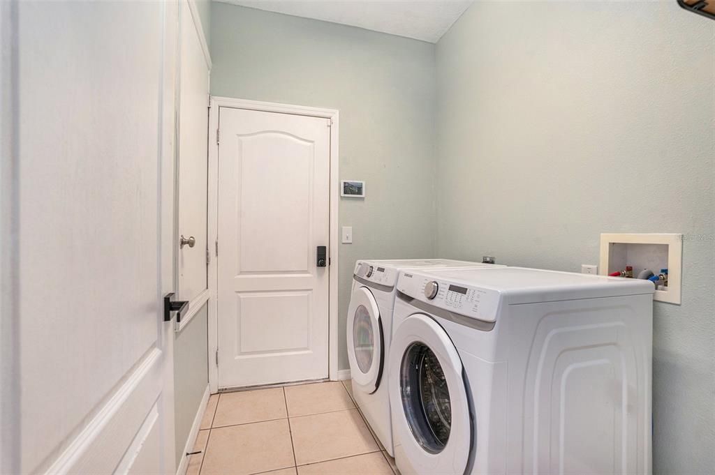 Active With Contract: $260,000 (3 beds, 2 baths, 1588 Square Feet)