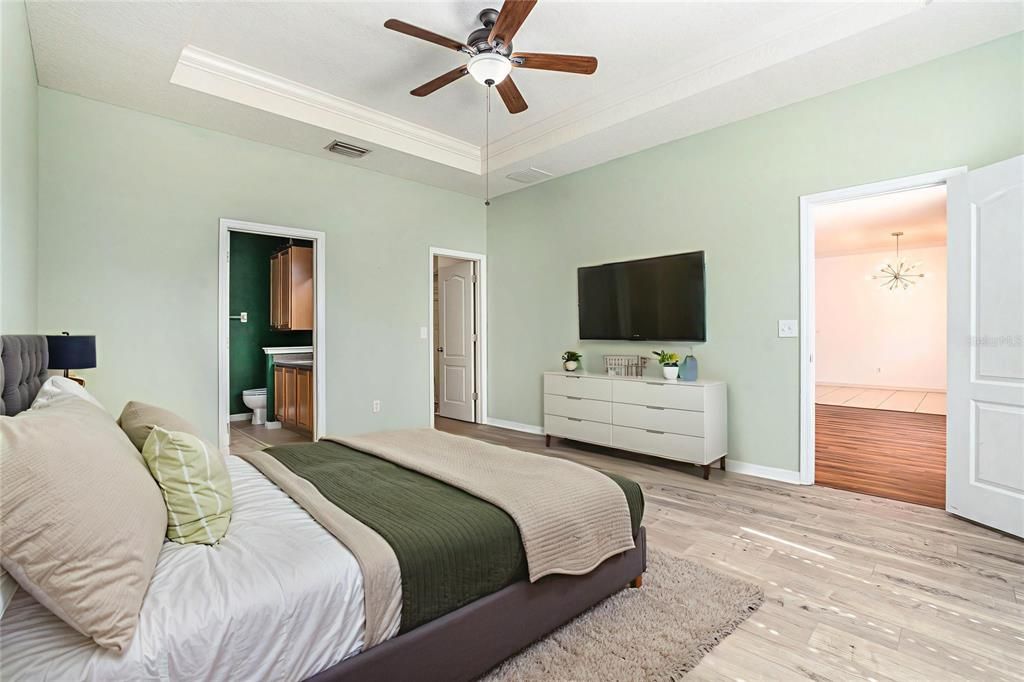 Active With Contract: $260,000 (3 beds, 2 baths, 1588 Square Feet)