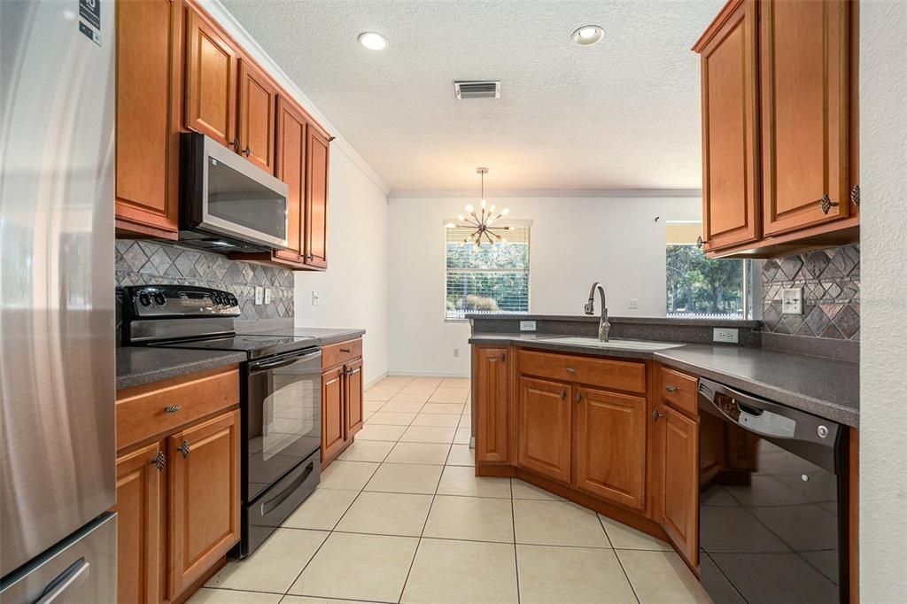 Active With Contract: $260,000 (3 beds, 2 baths, 1588 Square Feet)