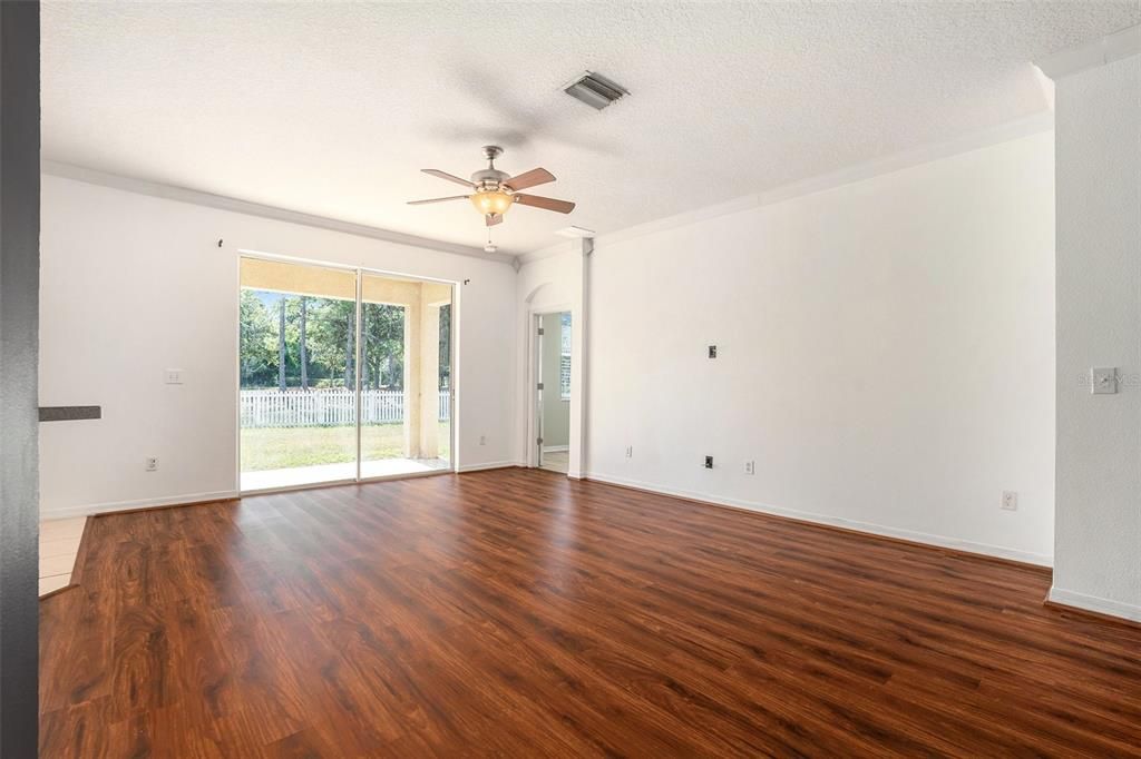 Active With Contract: $260,000 (3 beds, 2 baths, 1588 Square Feet)