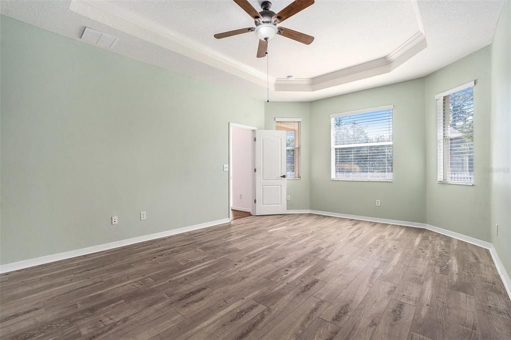 Active With Contract: $260,000 (3 beds, 2 baths, 1588 Square Feet)