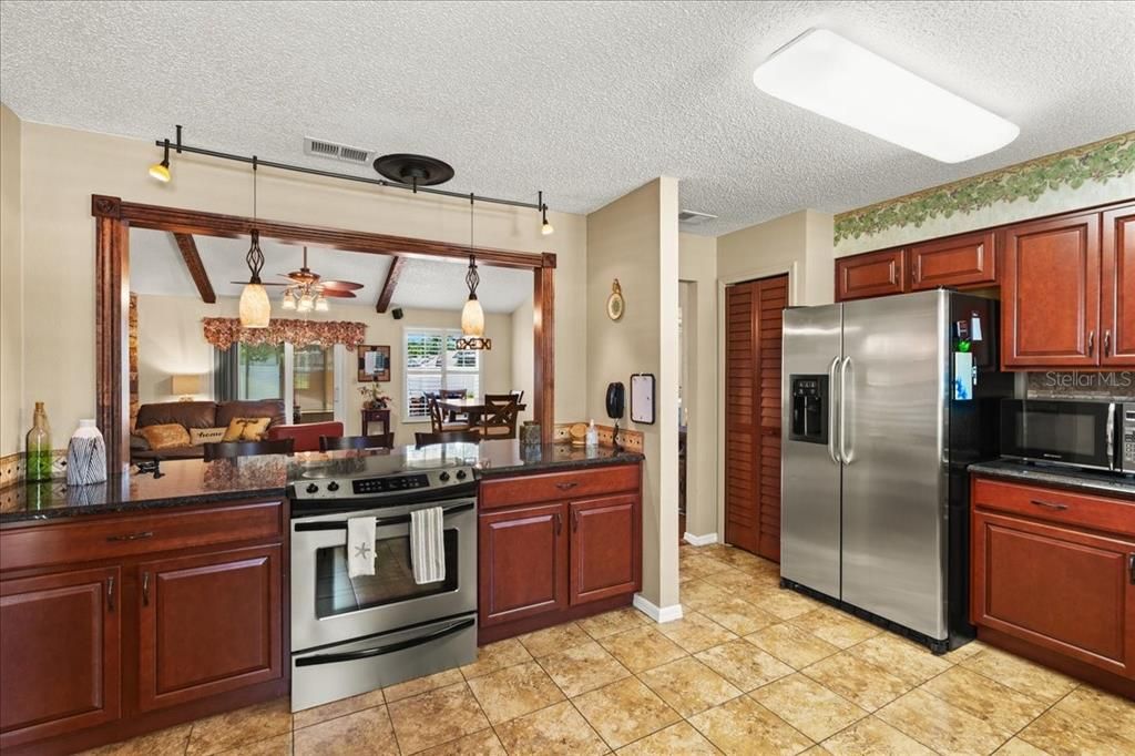 For Sale: $400,000 (3 beds, 2 baths, 1504 Square Feet)