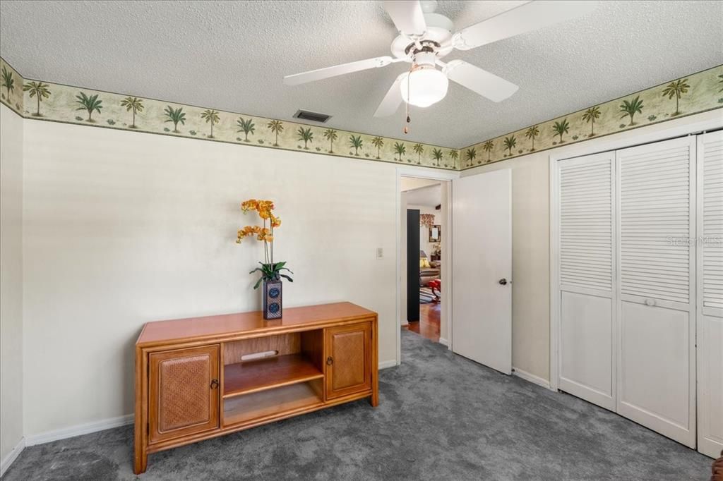 For Sale: $400,000 (3 beds, 2 baths, 1504 Square Feet)