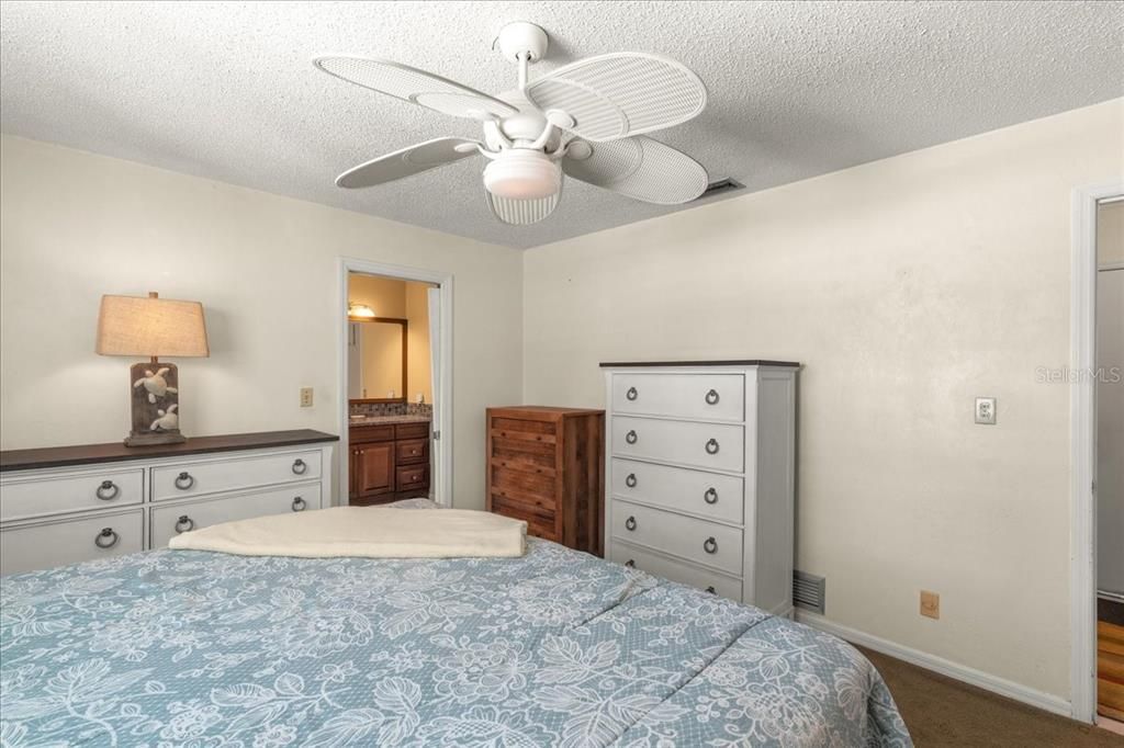 For Sale: $400,000 (3 beds, 2 baths, 1504 Square Feet)