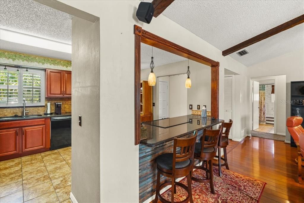 For Sale: $400,000 (3 beds, 2 baths, 1504 Square Feet)