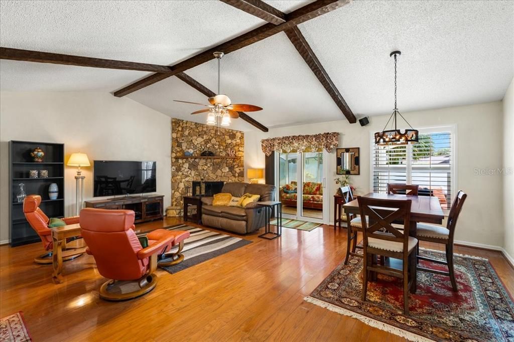 For Sale: $400,000 (3 beds, 2 baths, 1504 Square Feet)