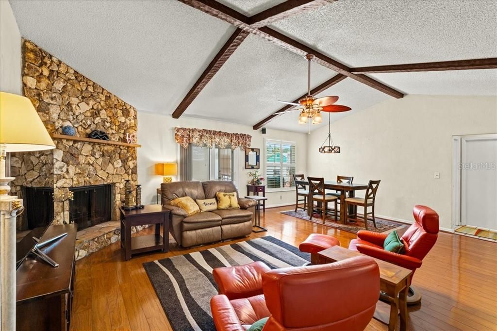 For Sale: $400,000 (3 beds, 2 baths, 1504 Square Feet)