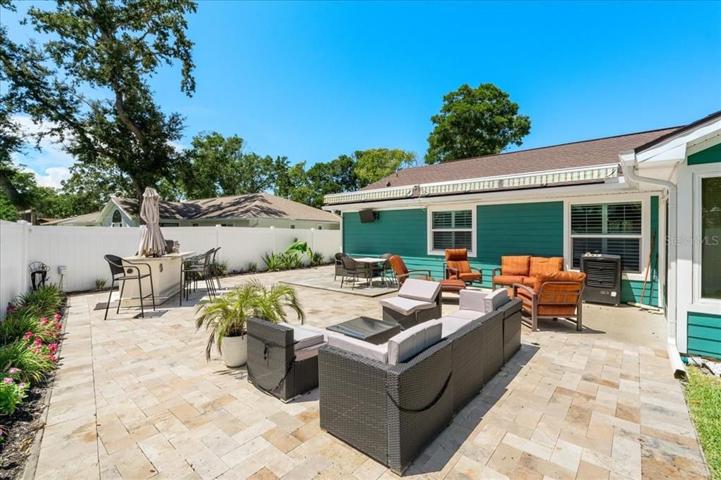 For Sale: $400,000 (3 beds, 2 baths, 1504 Square Feet)