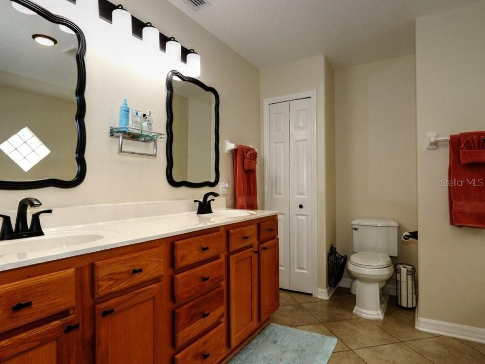 合同活跃: $329,000 (3 贝兹, 2 浴室, 1419 平方英尺)