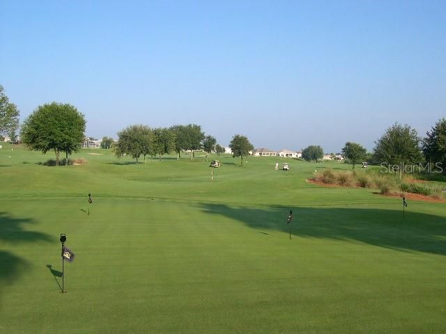 合同活跃: $329,000 (3 贝兹, 2 浴室, 1419 平方英尺)