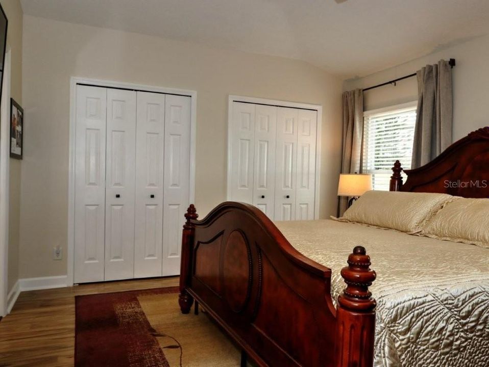 合同活跃: $329,000 (3 贝兹, 2 浴室, 1419 平方英尺)