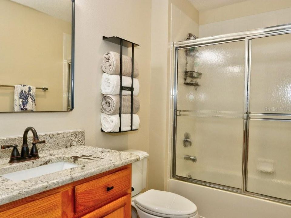 合同活跃: $329,000 (3 贝兹, 2 浴室, 1419 平方英尺)