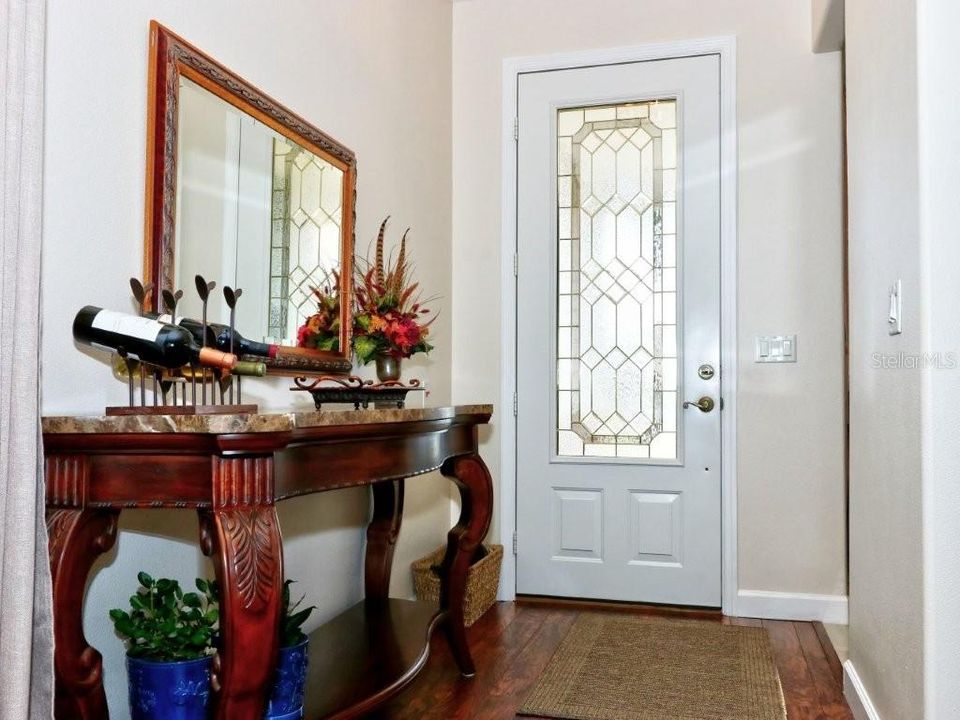 合同活跃: $329,000 (3 贝兹, 2 浴室, 1419 平方英尺)