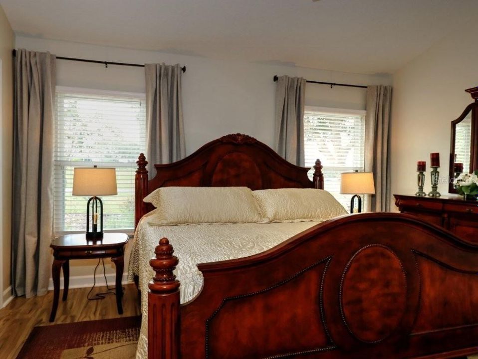 合同活跃: $329,000 (3 贝兹, 2 浴室, 1419 平方英尺)