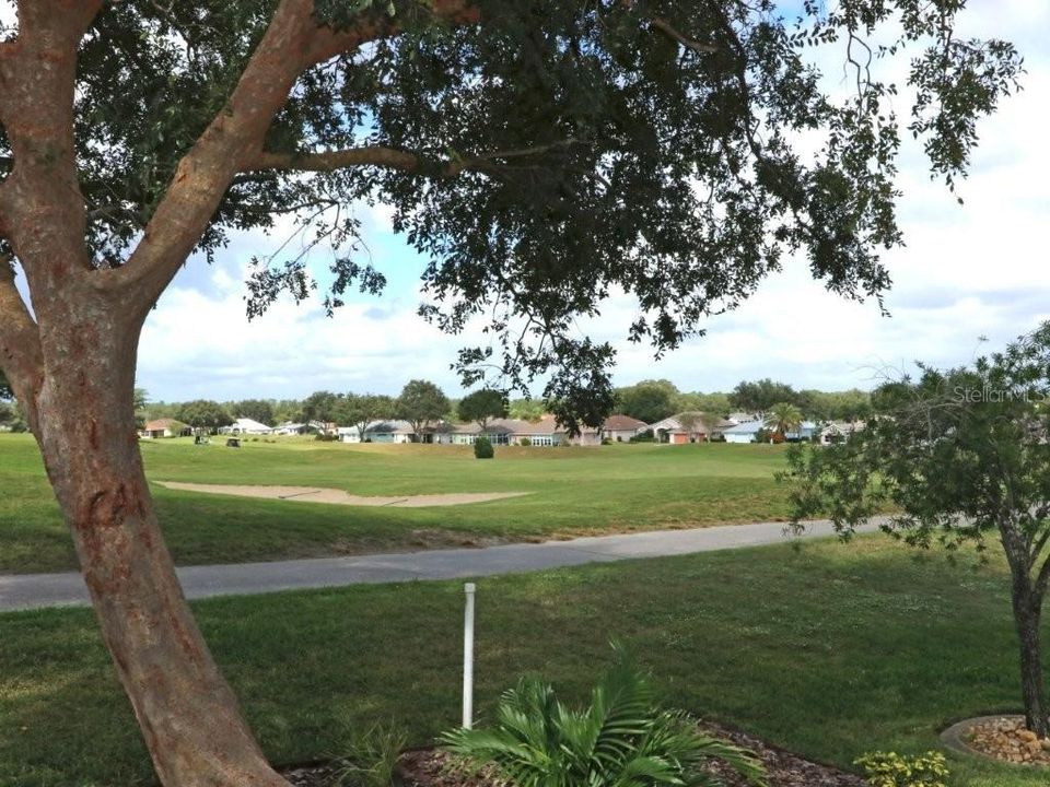 合同活跃: $329,000 (3 贝兹, 2 浴室, 1419 平方英尺)