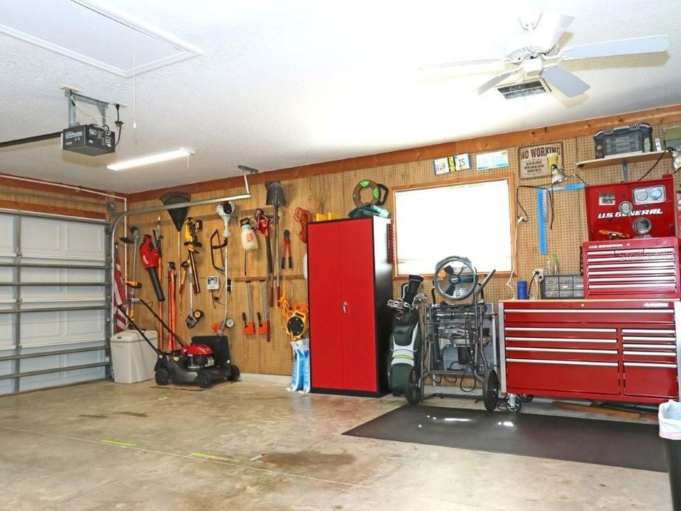 合同活跃: $329,000 (3 贝兹, 2 浴室, 1419 平方英尺)