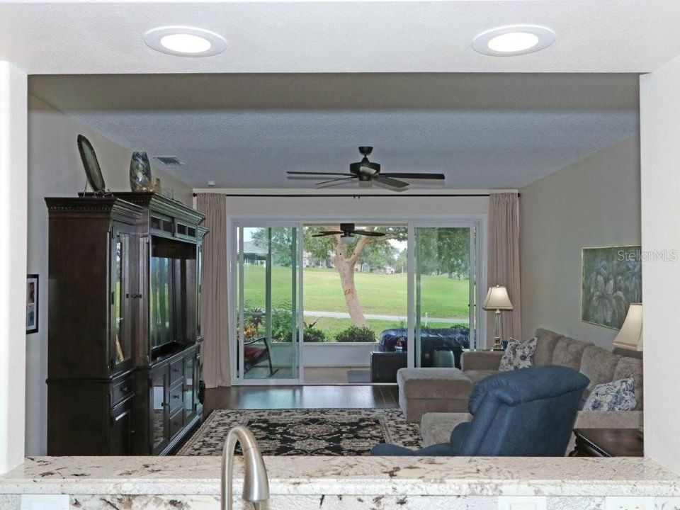 合同活跃: $329,000 (3 贝兹, 2 浴室, 1419 平方英尺)