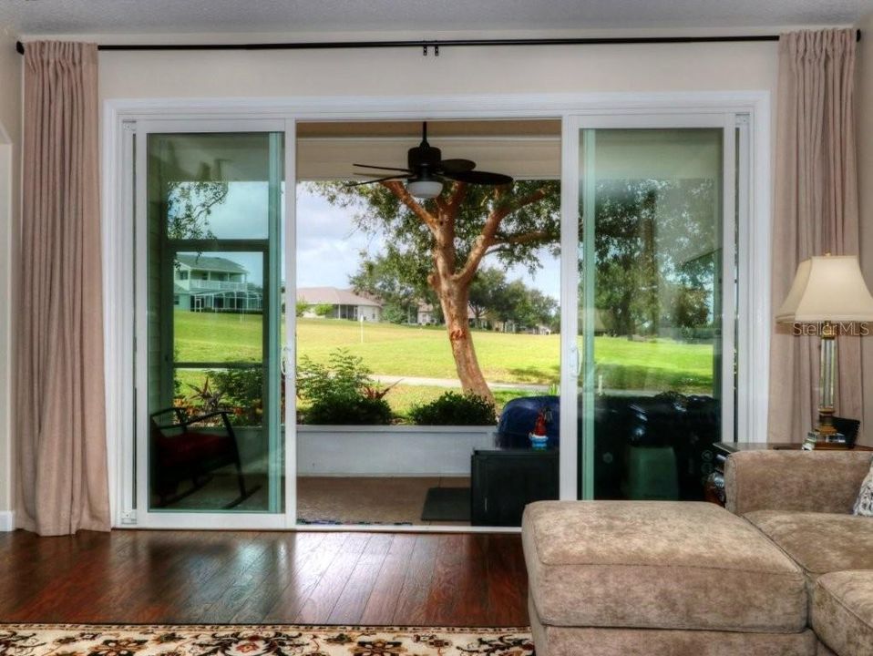 合同活跃: $329,000 (3 贝兹, 2 浴室, 1419 平方英尺)