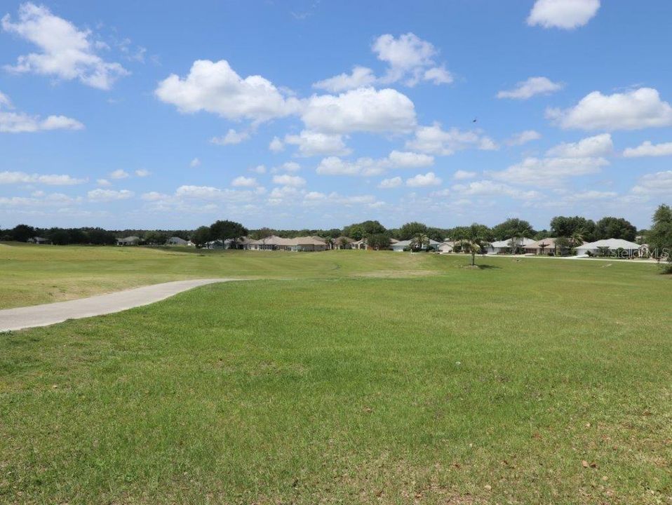 合同活跃: $329,000 (3 贝兹, 2 浴室, 1419 平方英尺)