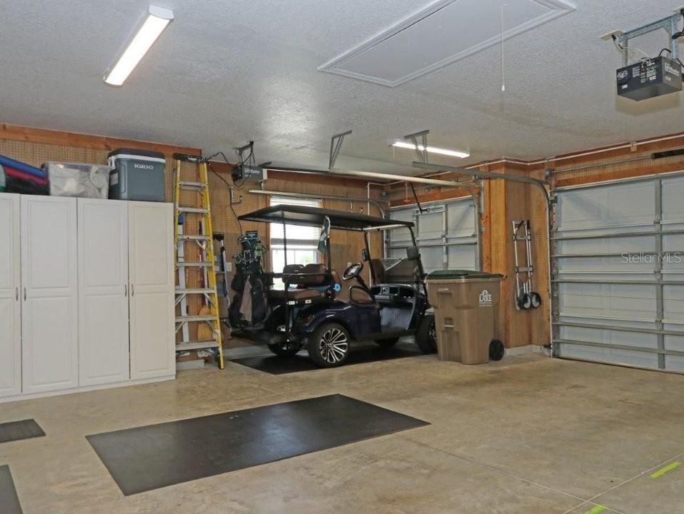 合同活跃: $329,000 (3 贝兹, 2 浴室, 1419 平方英尺)