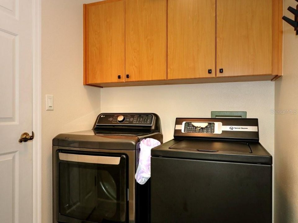 合同活跃: $329,000 (3 贝兹, 2 浴室, 1419 平方英尺)