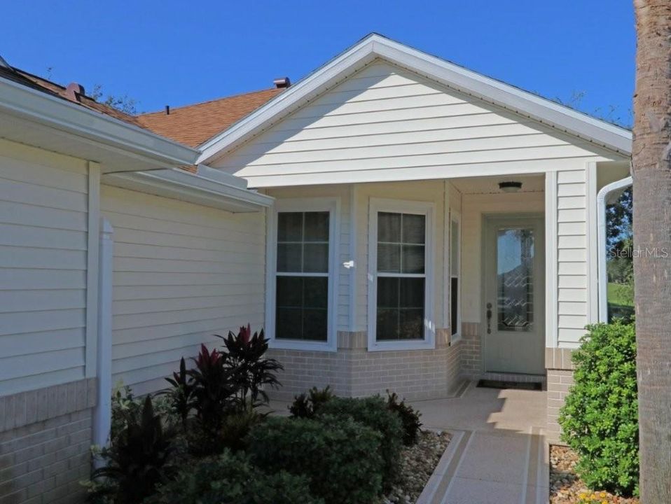 合同活跃: $329,000 (3 贝兹, 2 浴室, 1419 平方英尺)