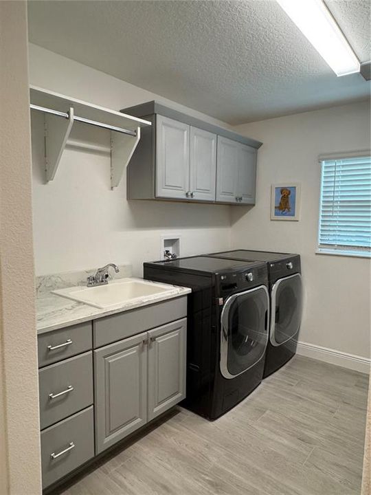 待售: $1,290,000 (4 贝兹, 2 浴室, 2555 平方英尺)